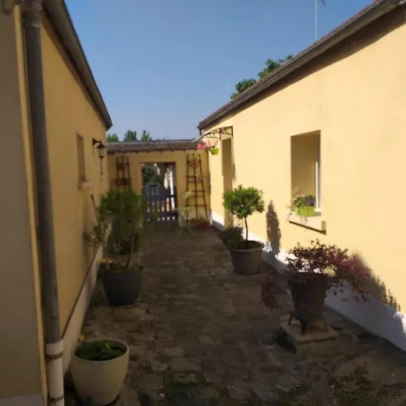 Petite Maison Independante A 20min De Paris Holiday home *